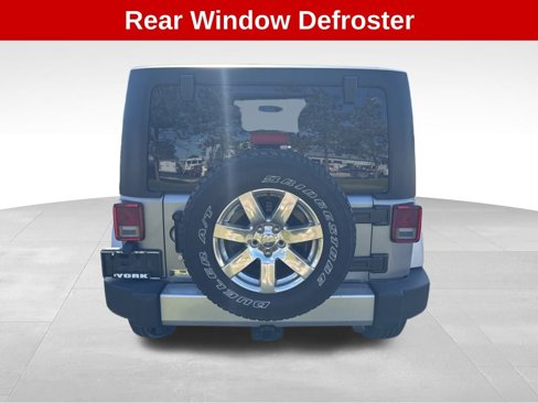 Used 2015 Jeep Wrangler Unlimited Sahara w/ Connectivity Group image 4