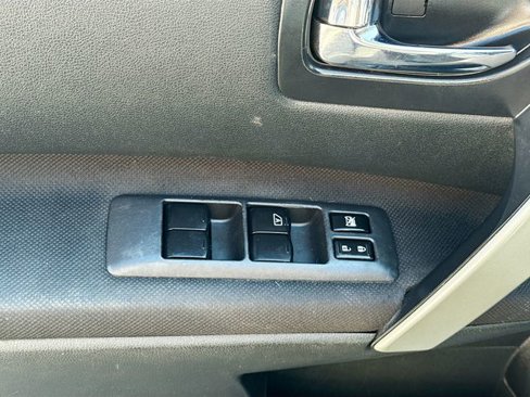 Used 2011 Nissan Rogue SV w/ Premium Pkg image 19