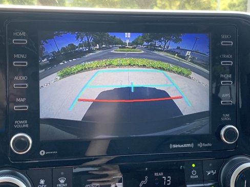 Used 2020 Toyota Highlander XLE image 28