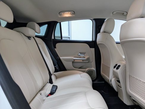 Used 2022 Mercedes-Benz GLA 250 4MATIC w/ Premium Package image 20
