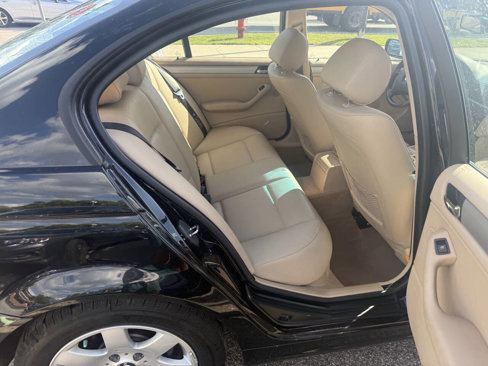 Used 2004 BMW 325xi Sedan image 9