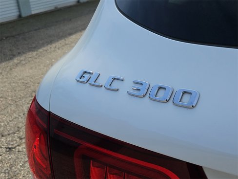 Used 2022 Mercedes-Benz GLC 300 4MATIC image 12