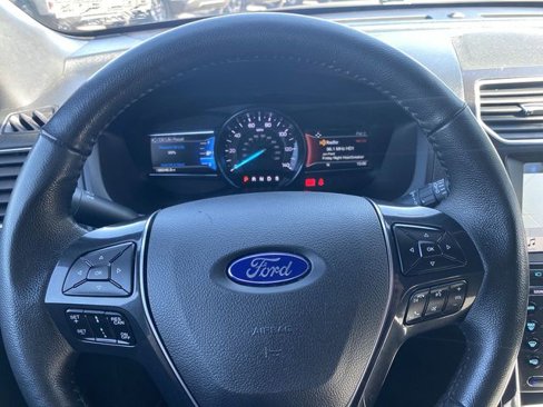 Used 2018 Ford Explorer Limited w/ Ford Safe & Smart Package image 11