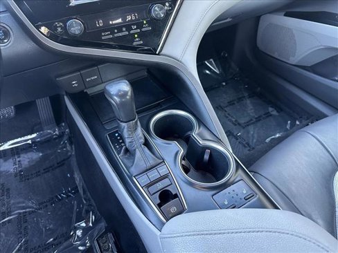 Used 2018 Toyota Camry XLE image 18