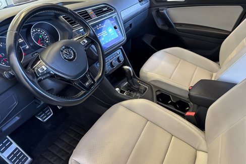 Used 2021 Volkswagen Tiguan SE R-Line image 10