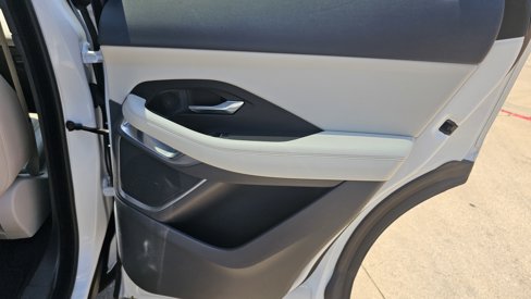Used 2018 Jaguar E-PACE SE image 31