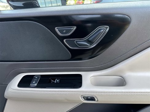 Used 2021 Lincoln Aviator 2WD image 14