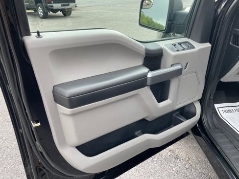 Used 2017 Ford F150 XLT w/ Trailer Tow Package image 14