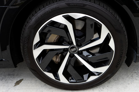 Used 2024 Audi Q8 e-tron Prestige w/ Prestige Package image 60
