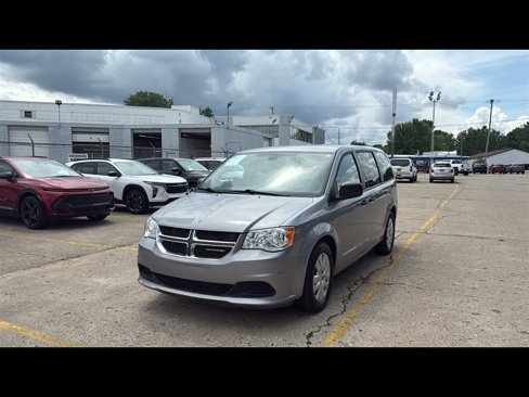 Used 2019 Dodge Grand Caravan SE image 2