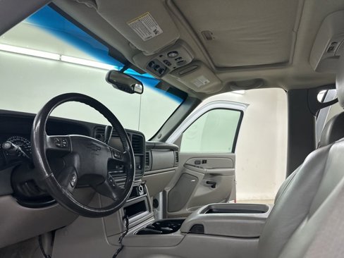 Used 2005 Chevrolet Suburban LT w/ Preferred Equipment Group image 34