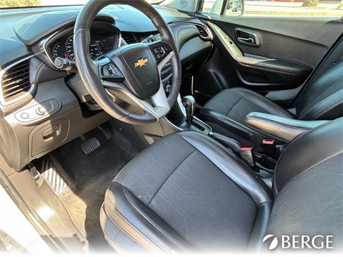 Used 2018 Chevrolet Trax LT w/ LT Convenience Package image 18