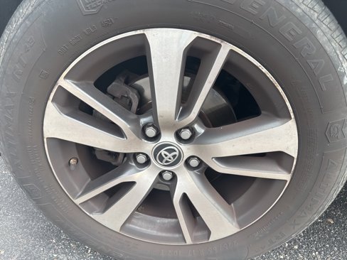 Used 2018 Toyota RAV4 XLE image 7