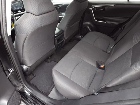 Used 2021 Toyota RAV4 LE image 24