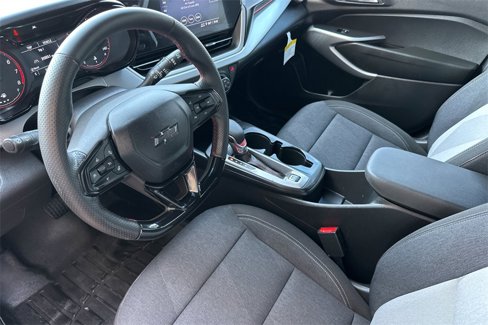 Used 2024 Chevrolet Trax RS w/ Sunroof Package image 12