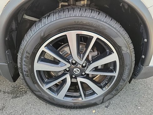 Used 2019 Nissan Rogue SL w/ Premium Package image 8