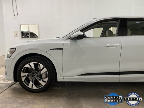 Used 2021 Audi e-tron Premium Plus w/ Premium Plus Package image 92