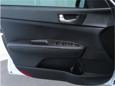 Used 2020 Kia Optima LX image 9