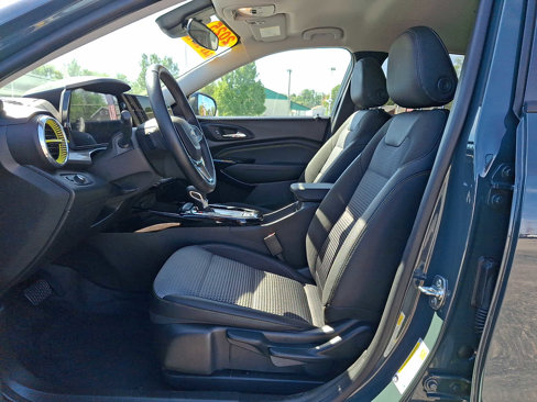 Certified 2025 Chevrolet Trax LT w/ LT Convenience Package image 13