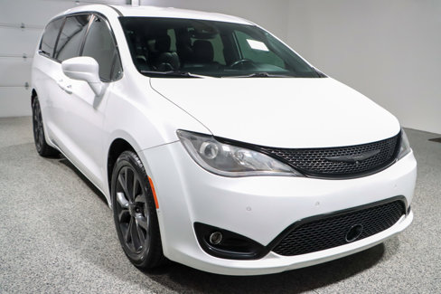 Used 2019 Chrysler Pacifica Touring Plus w/ Advanced Safetytec Group image 5