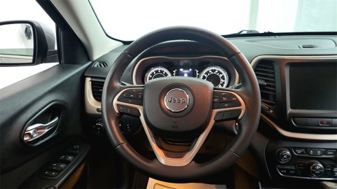 Used 2015 Jeep Cherokee Latitude w/ Comfort/Convenience Group image 16