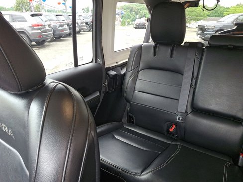 Used 2023 Jeep Wrangler Unlimited Sahara image 12