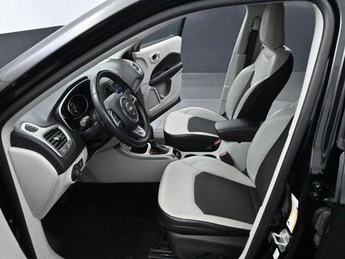 Used 2019 Jeep Compass Latitude w/ Popular Equipment Group image 11