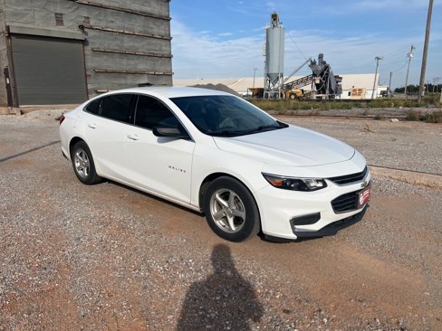 Used 2018 Chevrolet Malibu LS image 2