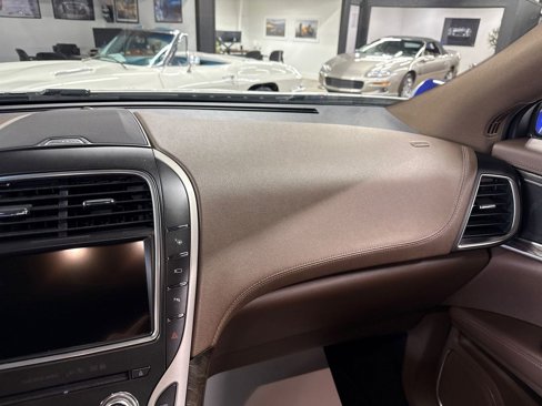Used 2017 Lincoln MKX Reserve w/ Driver Assistance Package image 34