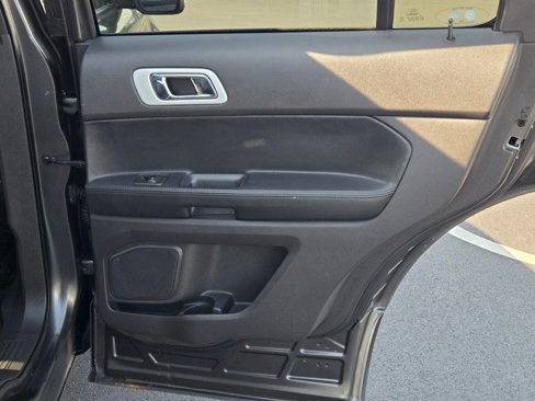 Used 2015 Ford Explorer XLT w/ Equipment Group 202B image 10