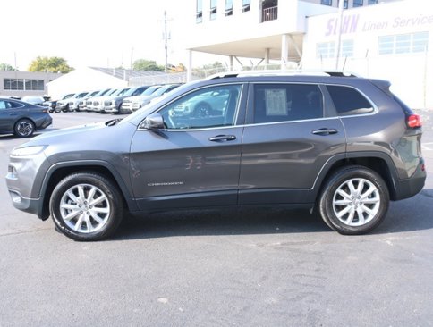 Used 2017 Jeep Cherokee Limited image 5