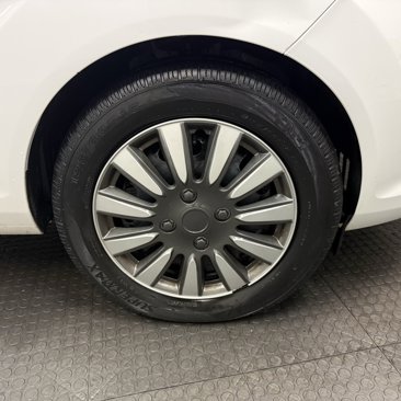 Used 2013 Ford Fiesta SE image 9