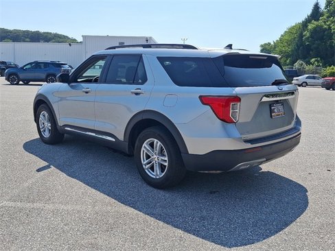 Used 2023 Ford Explorer XLT w/ Equipment Group 202A image 8