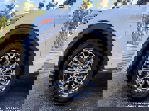 Used 2021 Ford Explorer Limited image 9