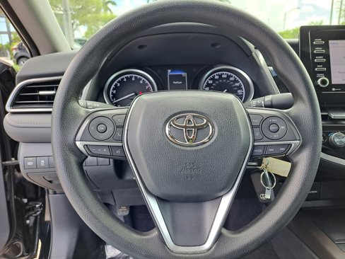 Used 2022 Toyota Camry LE image 11