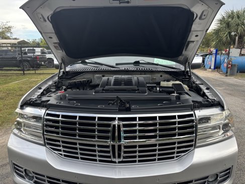 Used 2014 Lincoln Navigator L 2WD image 17
