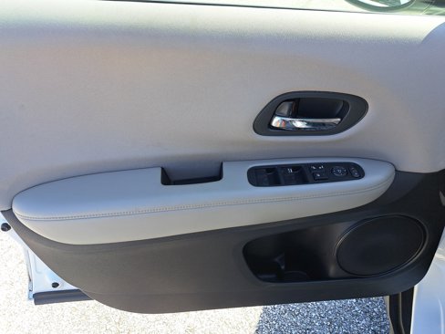 Used 2016 Honda HR-V LX image 13