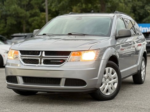 Used 2020 Dodge Journey SE image 1