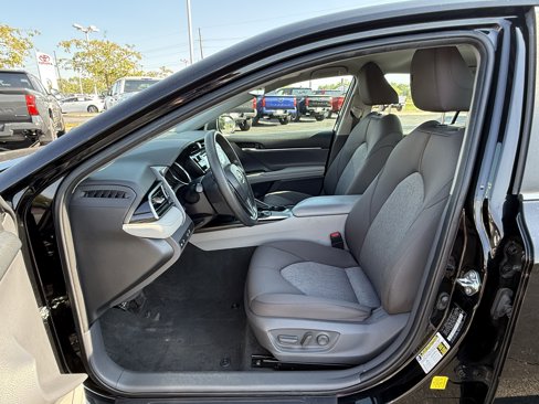 Used 2019 Toyota Camry LE image 14