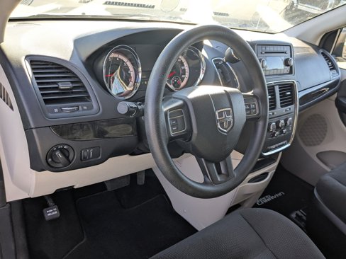 Used 2017 Dodge Grand Caravan SE image 14