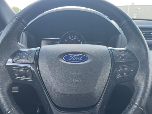 Used 2018 Ford Explorer XLT w/ Equipment Group 202A image 16