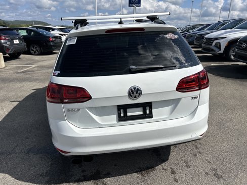 Used 2015 Volkswagen Golf S image 12
