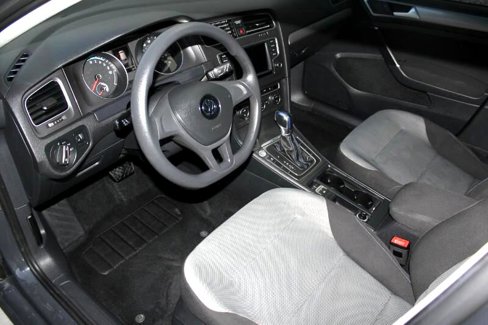 Used 2016 Volkswagen e-Golf SE image 11