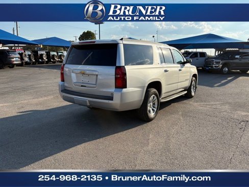 Used 2018 Chevrolet Suburban LT image 3