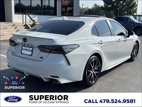 Used 2022 Toyota Camry SE image 3