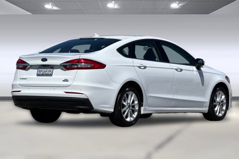 Used 2020 Ford Fusion SE image 3