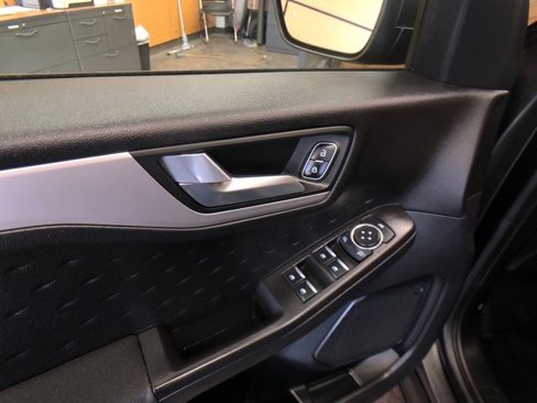 Certified 2020 Ford Escape SE image 12