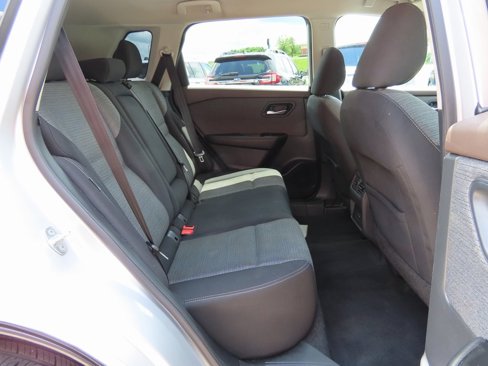 Used 2022 Nissan Rogue SV image 4