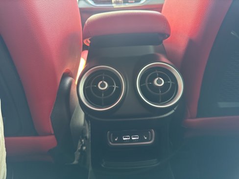 Used 2023 Alfa Romeo Stelvio Veloce image 21