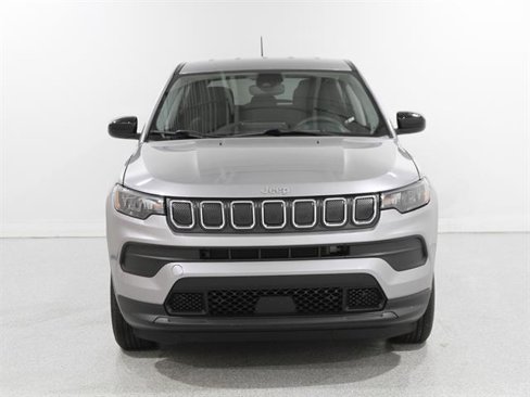 Used 2022 Jeep Compass Sport image 2